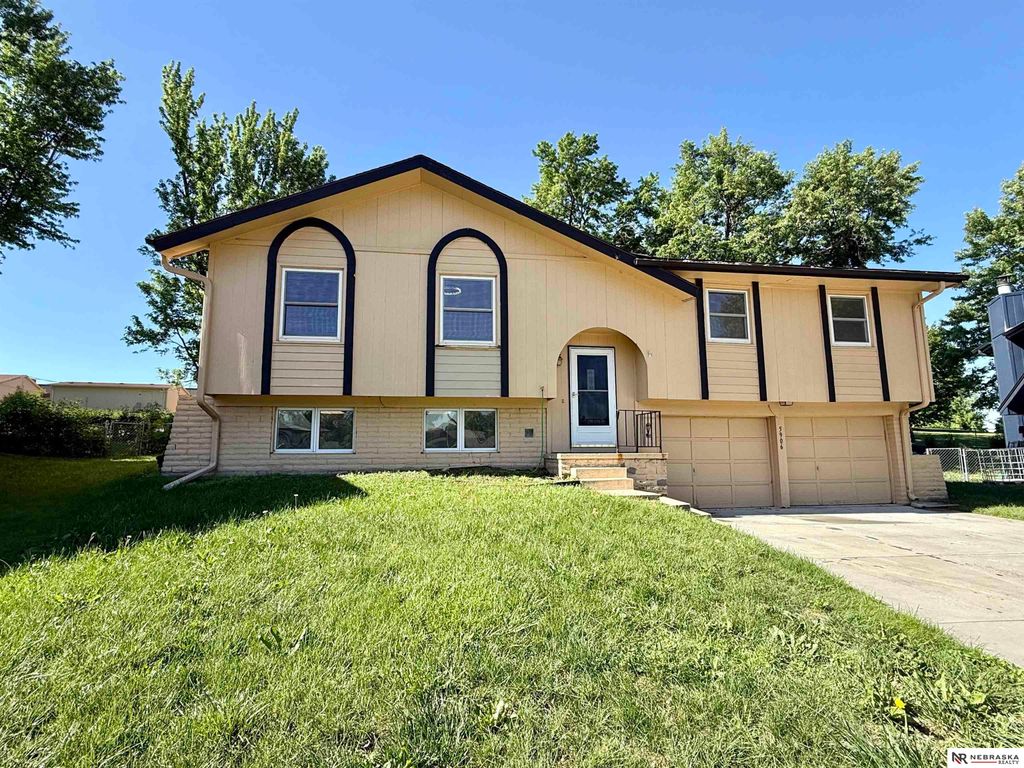 5906 N 110th Circle, Omaha, NE 68164