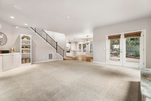 10160 Juniper Glen Circle, Redmond, OR 97756