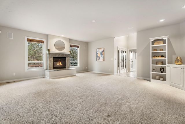 10160 Juniper Glen Circle, Redmond, OR 97756