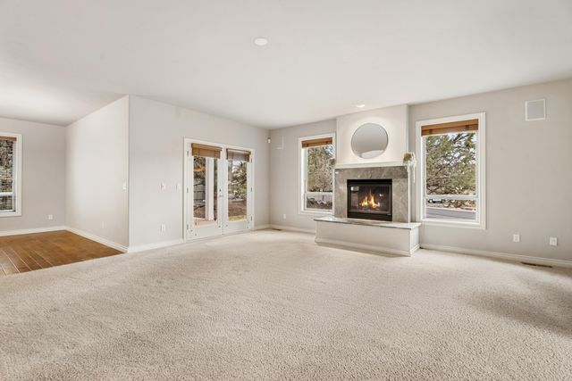 10160 Juniper Glen Circle, Redmond, OR 97756