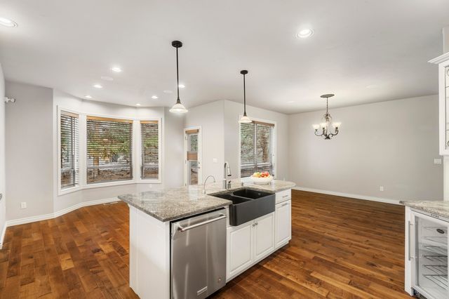 10160 Juniper Glen Circle, Redmond, OR 97756