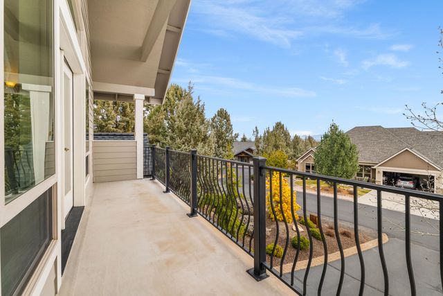 10160 Juniper Glen Circle, Redmond, OR 97756