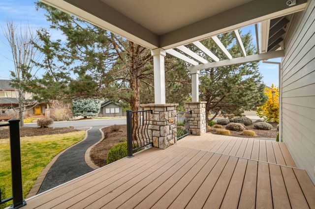 10160 Juniper Glen Circle, Redmond, OR 97756