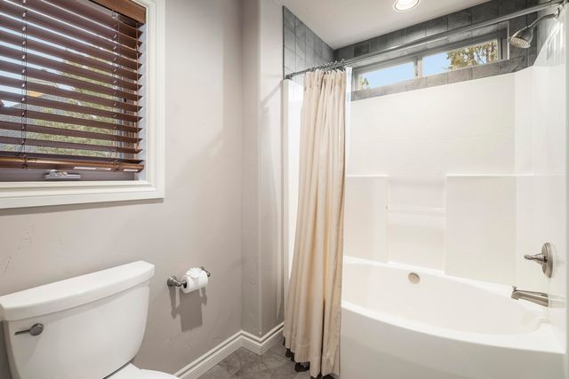 10160 Juniper Glen Circle, Redmond, OR 97756