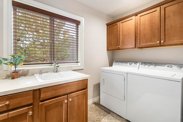 10160 Juniper Glen Circle, Redmond, OR 97756