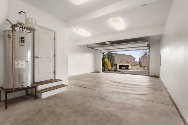 10160 Juniper Glen Circle, Redmond, OR 97756