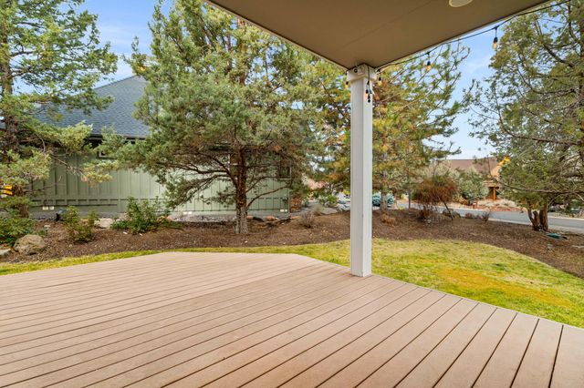 10160 Juniper Glen Circle, Redmond, OR 97756