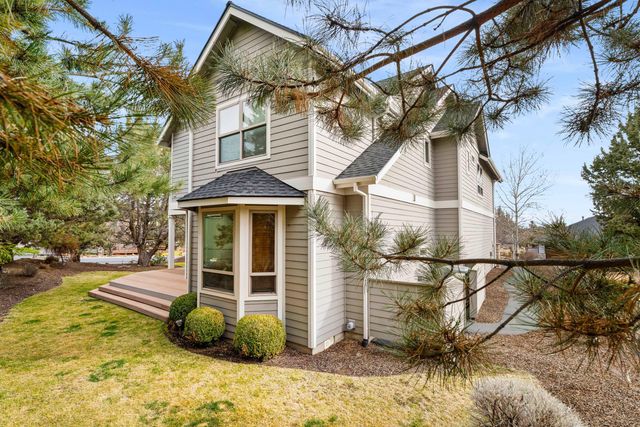 10160 Juniper Glen Circle, Redmond, OR 97756