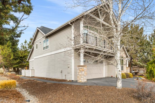 10160 Juniper Glen Circle, Redmond, OR 97756