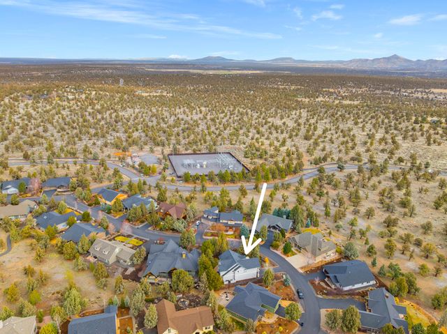 10160 Juniper Glen Circle, Redmond, OR 97756