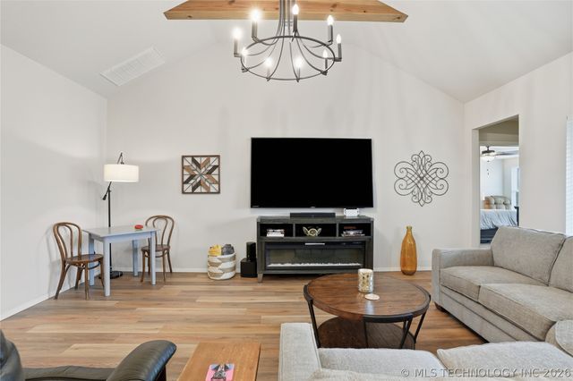 7207 E 131st Place S, Bixby, OK 74008