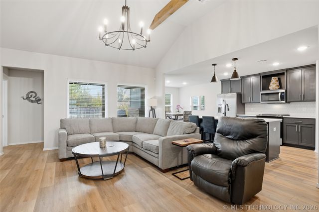 7207 E 131st Place S, Bixby, OK 74008