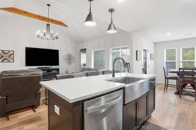 7207 E 131st Place S, Bixby, OK 74008