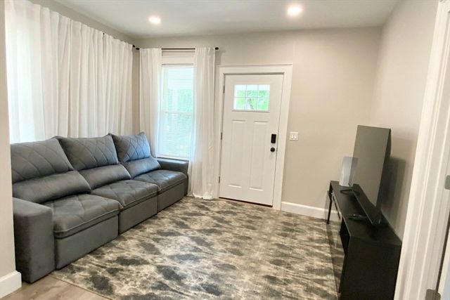 5 Ferdinand St, Worcester, MA 01603