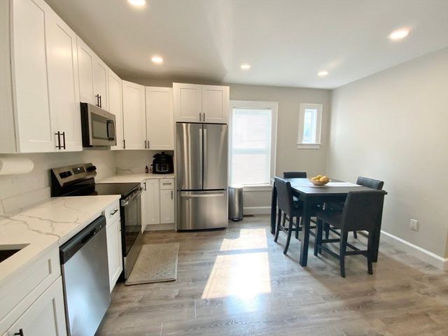 5 Ferdinand St, Worcester, MA 01603