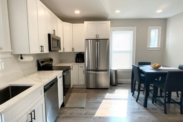 5 Ferdinand St, Worcester, MA 01603