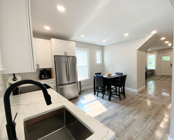 5 Ferdinand St, Worcester, MA 01603