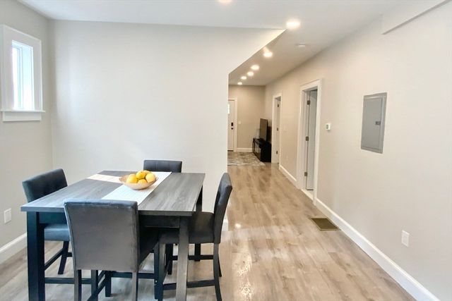 5 Ferdinand St, Worcester, MA 01603