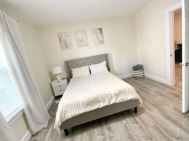 5 Ferdinand St, Worcester, MA 01603