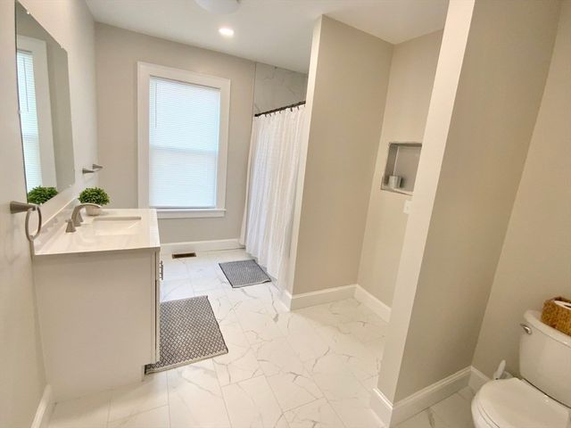 5 Ferdinand St, Worcester, MA 01603
