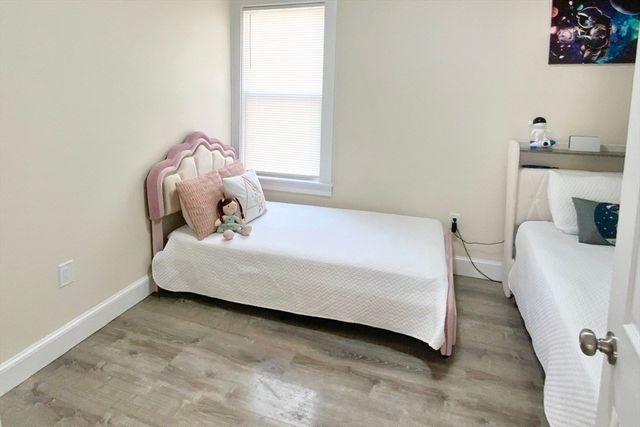 5 Ferdinand St, Worcester, MA 01603