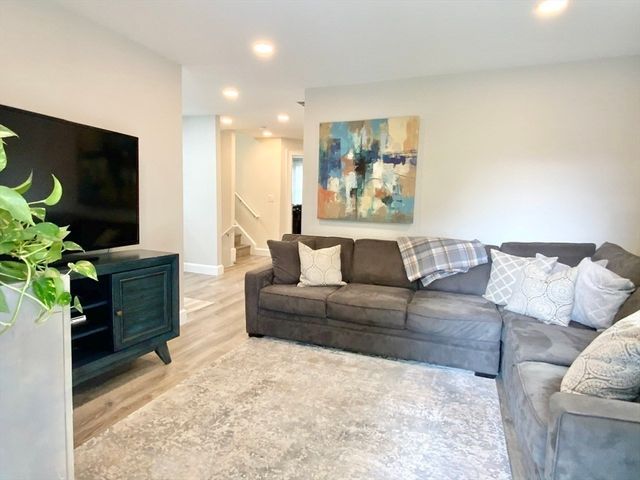 5 Ferdinand St, Worcester, MA 01603