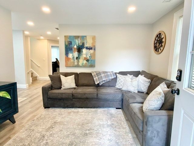 5 Ferdinand St, Worcester, MA 01603