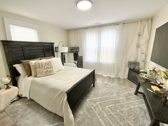 5 Ferdinand St, Worcester, MA 01603