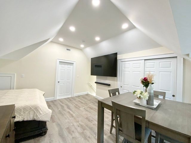 5 Ferdinand St, Worcester, MA 01603