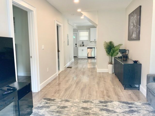 5 Ferdinand St, Worcester, MA 01603