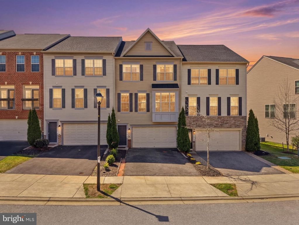 Image 1 of property listing at 876 NANCY LYNN LN, Arnold, MD 21012