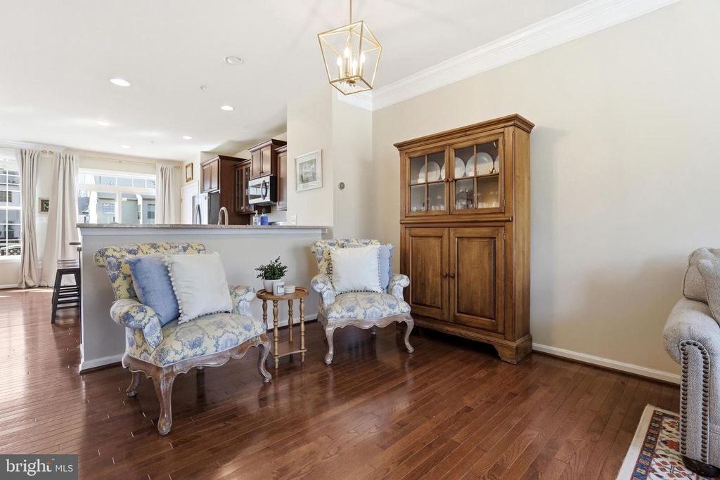 Image 10 of property listing at 876 NANCY LYNN LN, Arnold, MD 21012