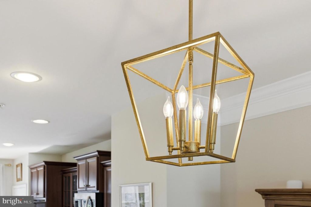 Image 11 of property listing at 876 NANCY LYNN LN, Arnold, MD 21012