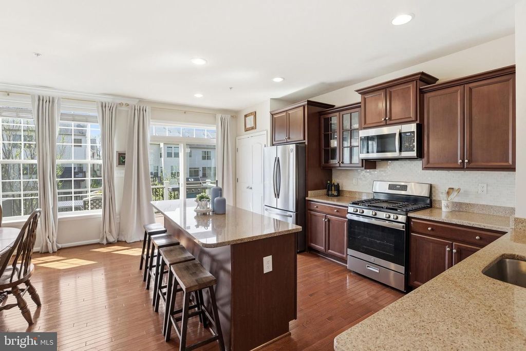 Image 13 of property listing at 876 NANCY LYNN LN, Arnold, MD 21012