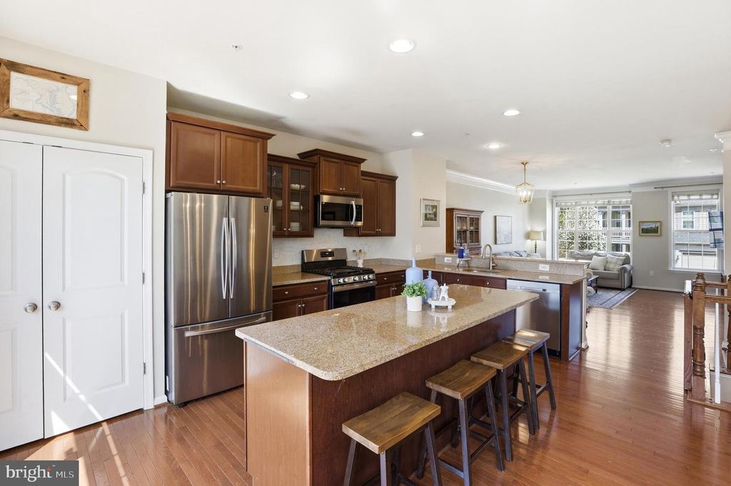 Image 14 of property listing at 876 NANCY LYNN LN, Arnold, MD 21012