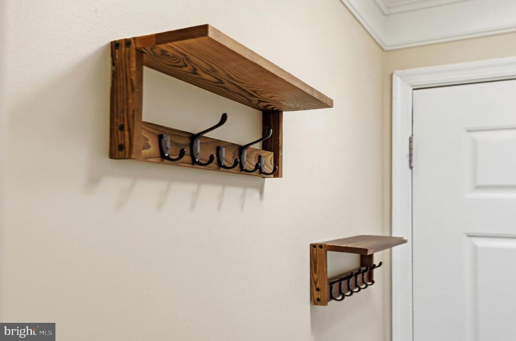 Image 3 of property listing at 876 NANCY LYNN LN, Arnold, MD 21012