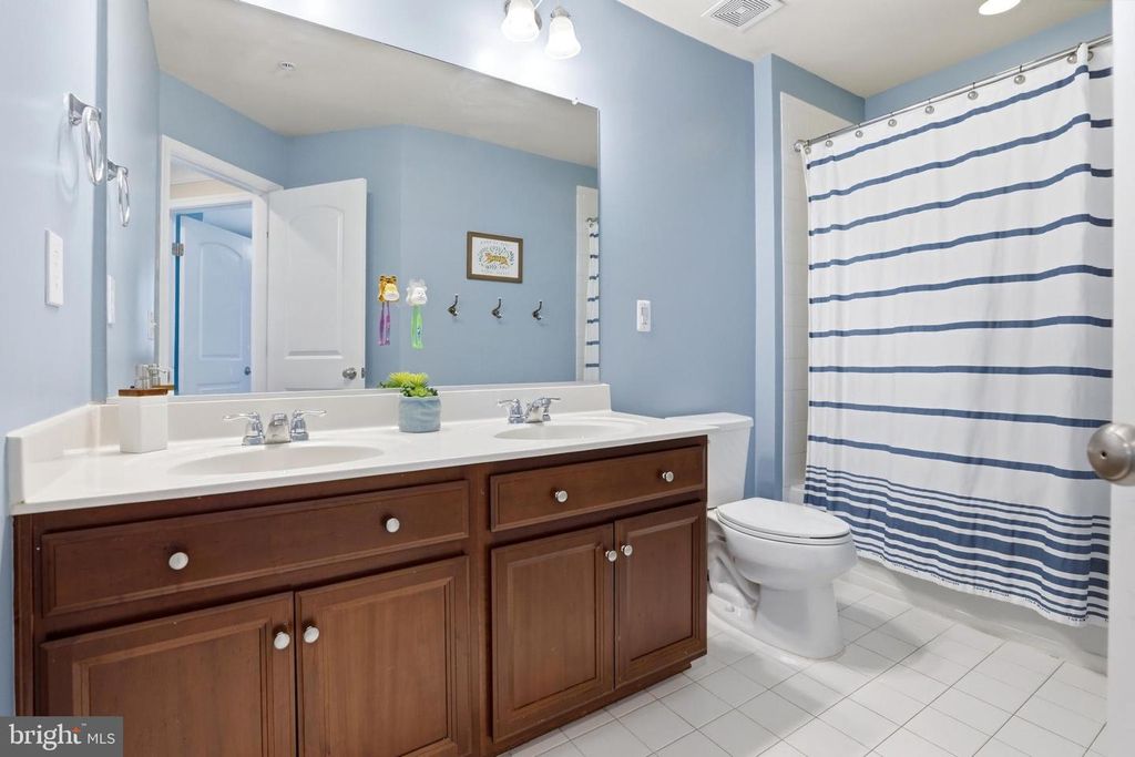 Image 38 of property listing at 876 NANCY LYNN LN, Arnold, MD 21012