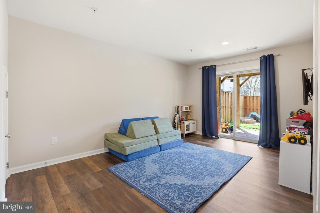 Image 44 of property listing at 876 NANCY LYNN LN, Arnold, MD 21012