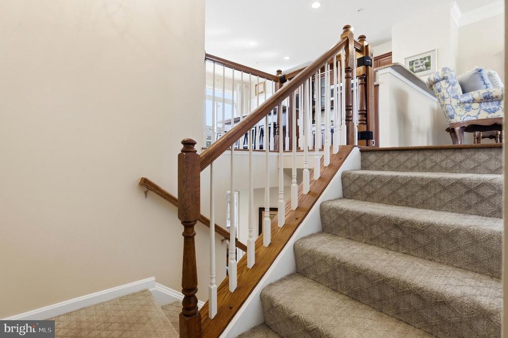 Image 5 of property listing at 876 NANCY LYNN LN, Arnold, MD 21012