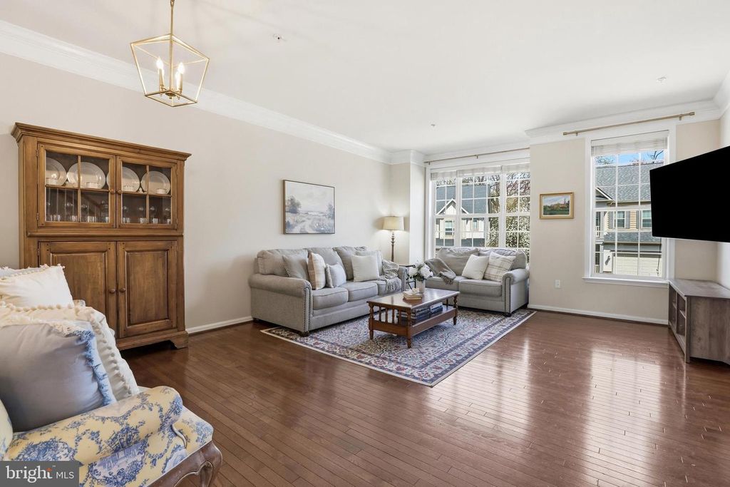 Image 8 of property listing at 876 NANCY LYNN LN, Arnold, MD 21012