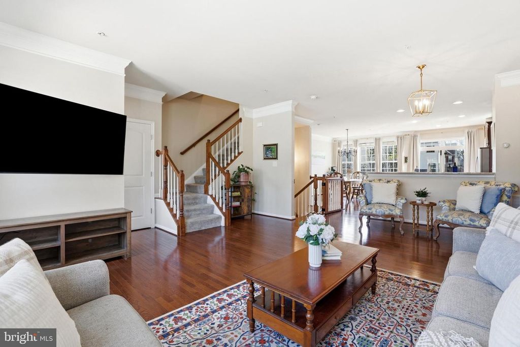 Image 9 of property listing at 876 NANCY LYNN LN, Arnold, MD 21012