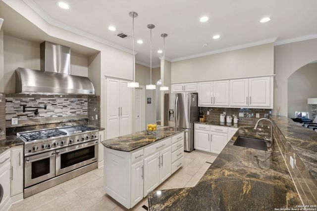 10 Inwood Manor, San Antonio, TX 78248