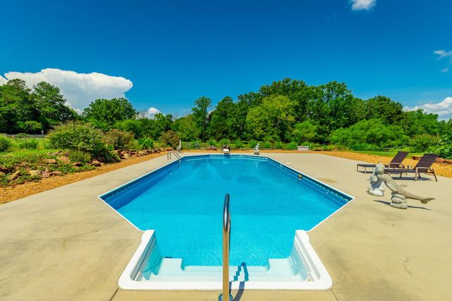 575 W Nickajack Road, Ringgold, GA 30736