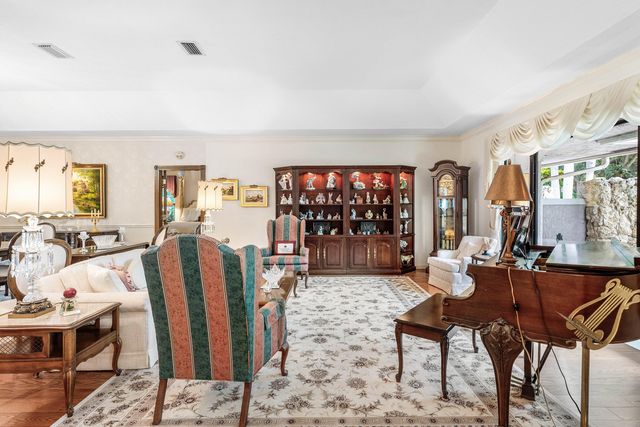 9 Alnwick Road, Palm Beach Gardens, FL 33418