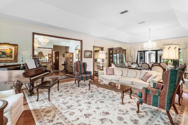9 Alnwick Road, Palm Beach Gardens, FL 33418