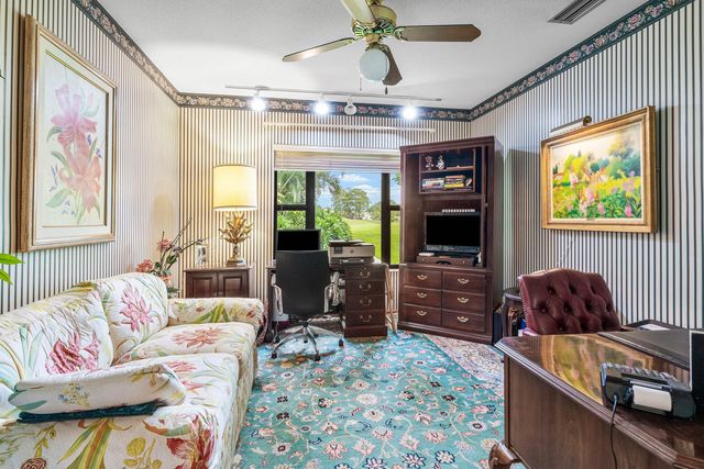 9 Alnwick Road, Palm Beach Gardens, FL 33418