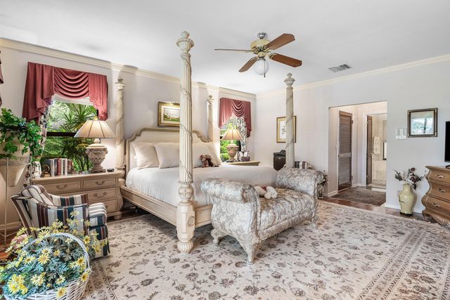9 Alnwick Road, Palm Beach Gardens, FL 33418