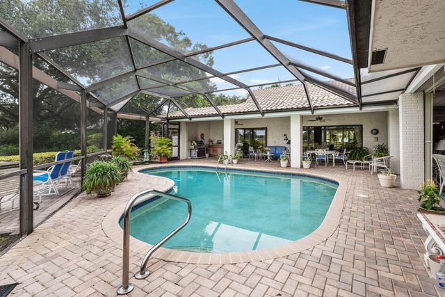 9 Alnwick Road, Palm Beach Gardens, FL 33418