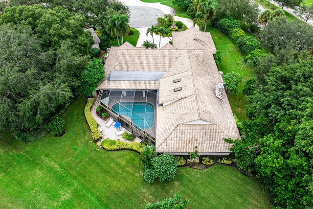 9 Alnwick Road, Palm Beach Gardens, FL 33418