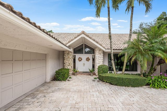 9 Alnwick Road, Palm Beach Gardens, FL 33418